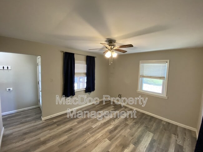 Building Photo - 205 N Irving Ave