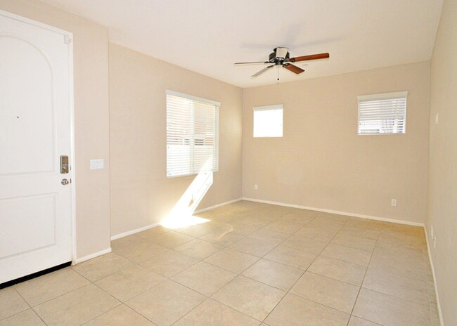 Building Photo - ** MOVE IN BONUS of $500.00 ** (If an agreement is signed by March 31st 2026) "Charming 3 Bed, 2....