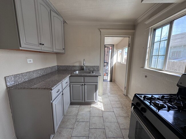 Building Photo - 841 W 64th St