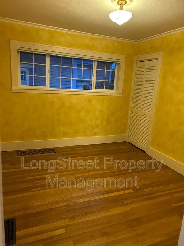 Building Photo - 1905 SE 27th Ave