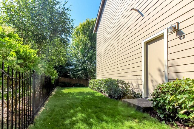 Building Photo - Beautiful Bell Hill Home in DuPont