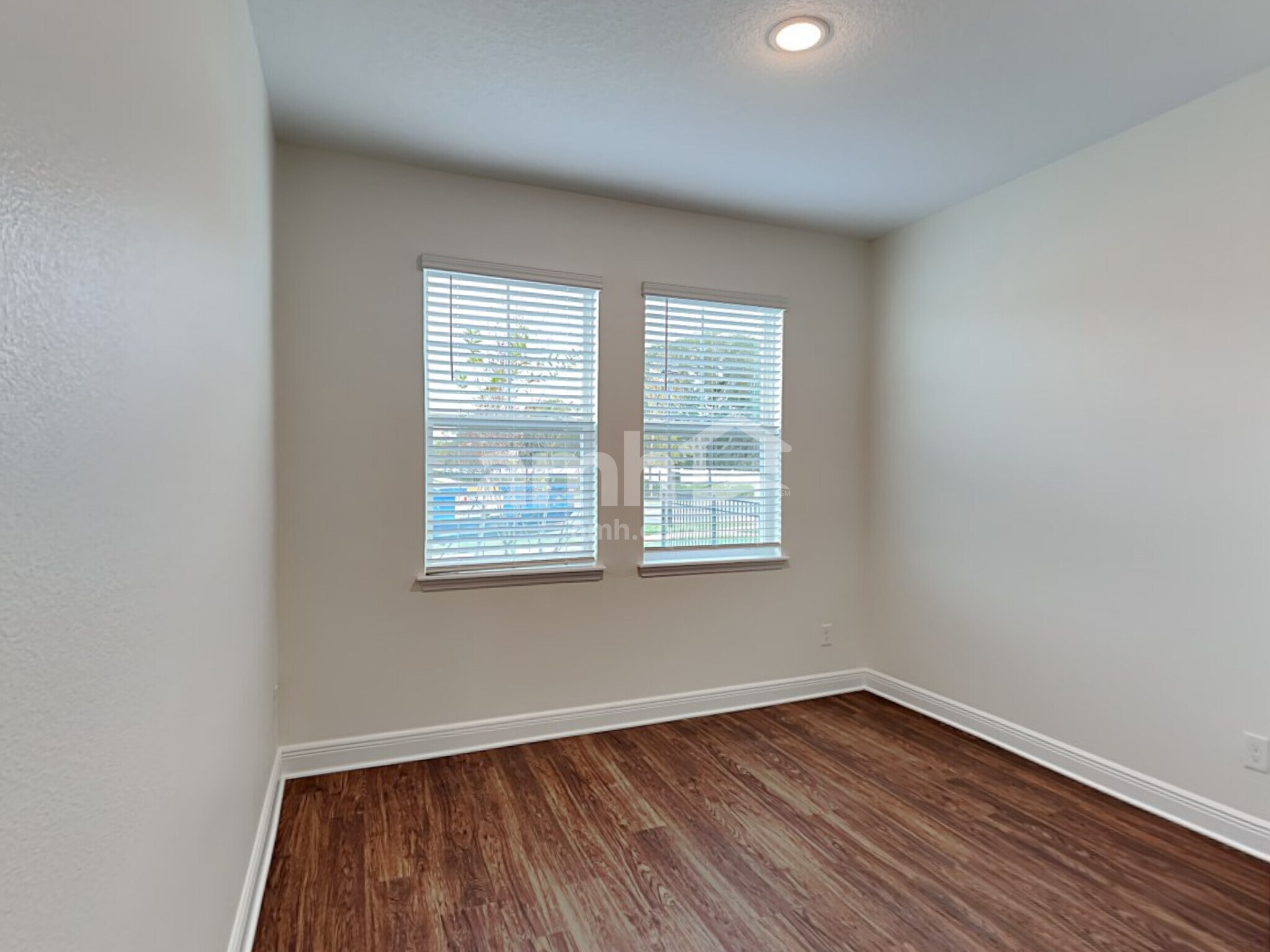 Building Photo - 1058 Sky Lks Dr