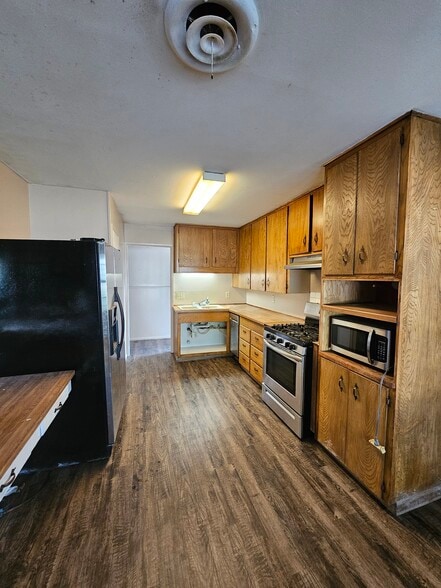 Kitchen - 1116 Elmore St