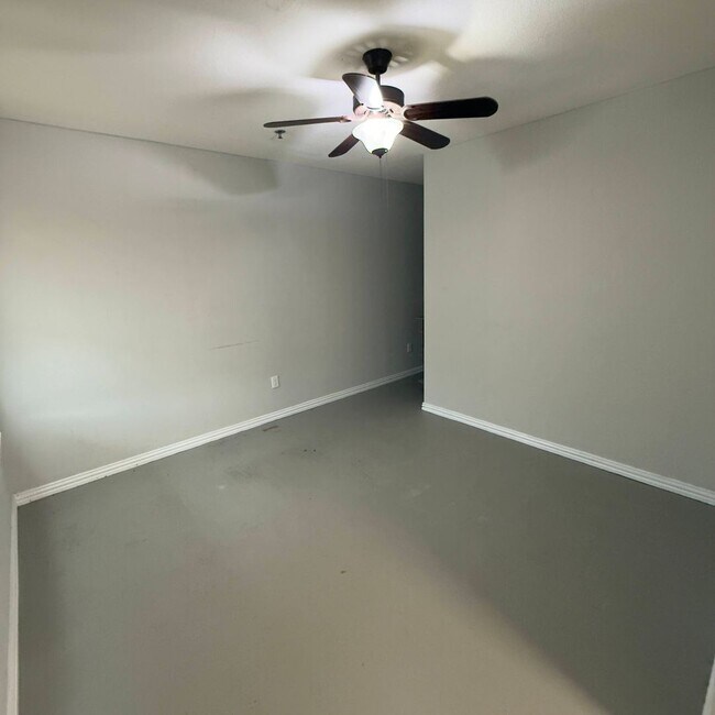 Building Photo - $300 Off 1st Full Month!* All Utilities In...