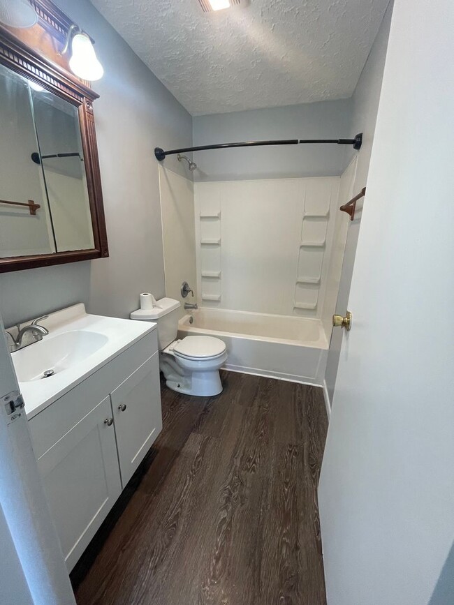 Building Photo - 3 Bedroom Home