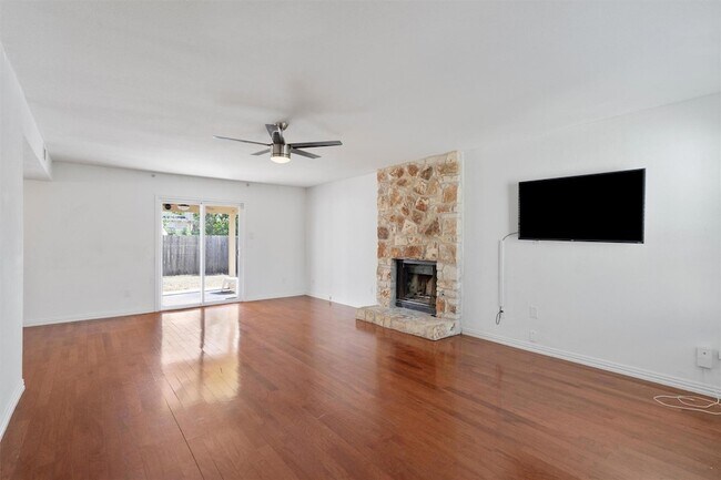 Building Photo - 9809 Meadowheath Dr