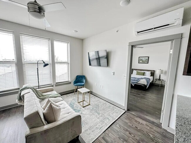 Building Photo - 111 E 4th St