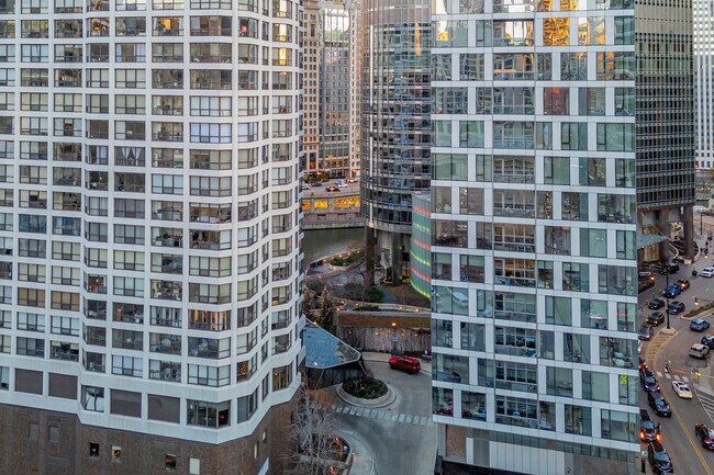 Primary Photo - 405 N Wabash Ave