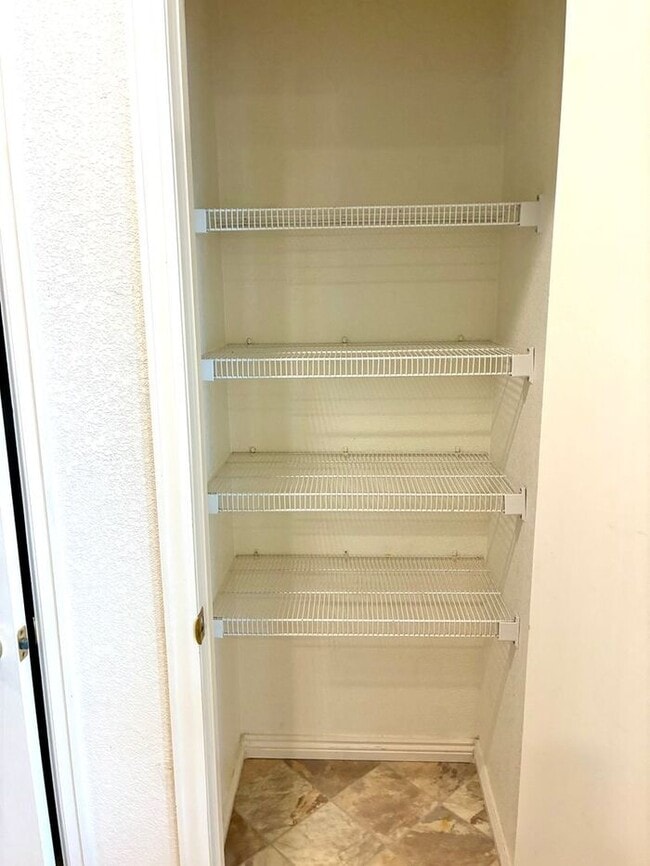 Building Photo - 3 Bedroom, 2.5 Bath Townhome with 2 Car At...