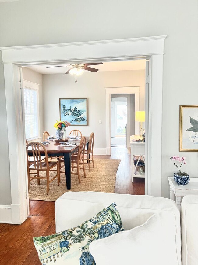 Building Photo - Beautiful 2 Bedroom home one block from ECU!