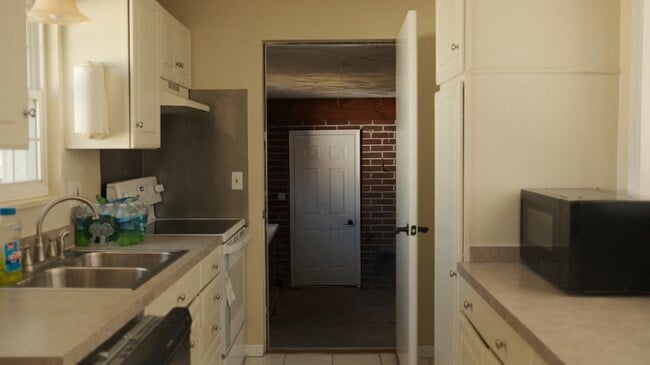 Building Photo - 32568 Electric Blvd