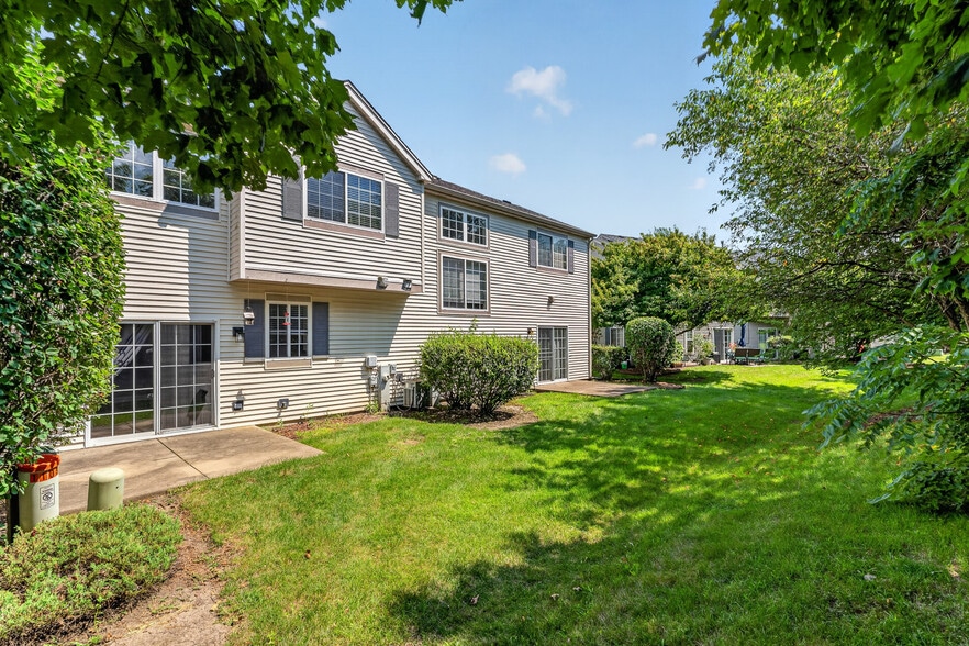 Building Photo - 1109 Clover Dr