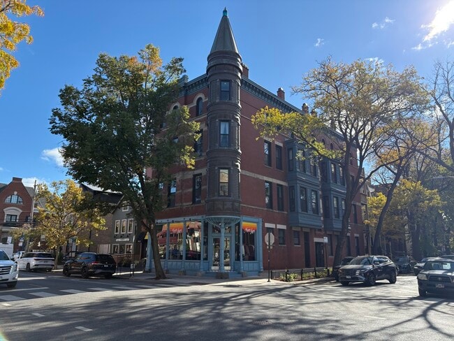 Primary Photo - 825 W Armitage Ave