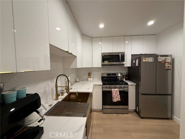 Building Photo - 22139 Burbank Blvd