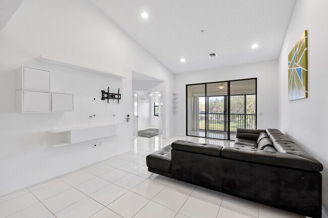 Building Photo - 5153 Floria Dr