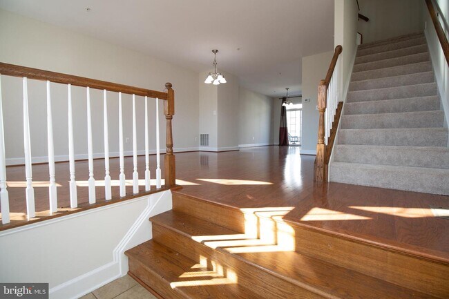 Building Photo - 522 Jurgensen Pl