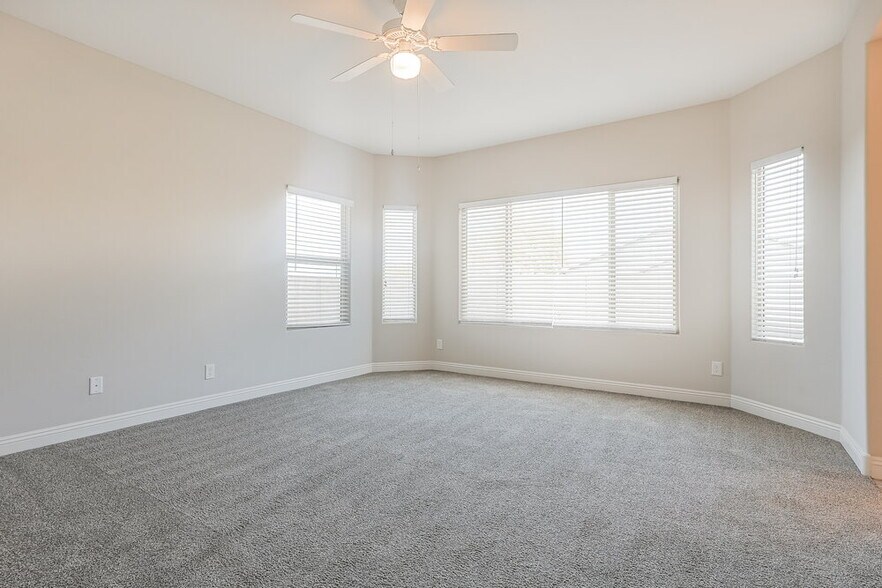 Building Photo - 10820 E Topaz Ave
