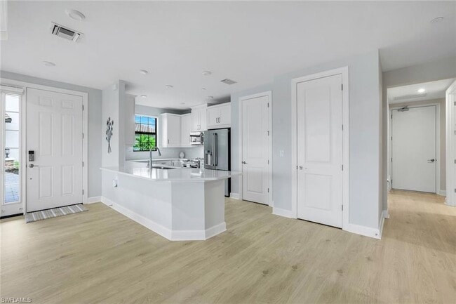 Building Photo - 15336 Lucerna St