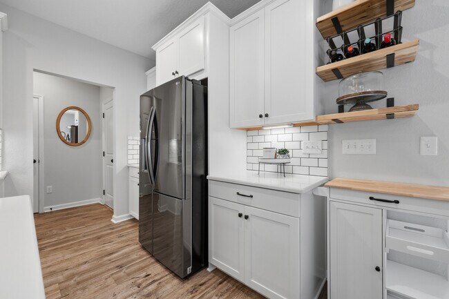 Building Photo - 184 Dahlia Falls Dr