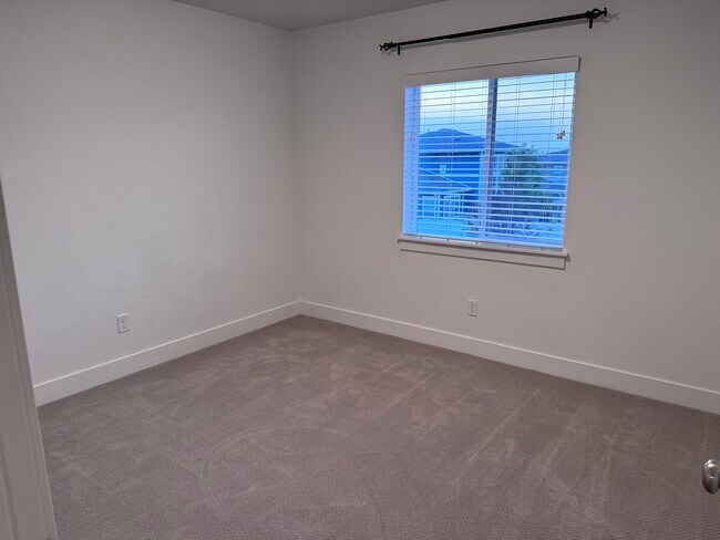 Building Photo - 1071 W Sebal Ln