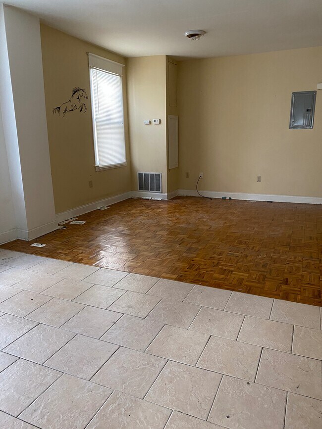 Building Photo - 4624 Woodland Ave