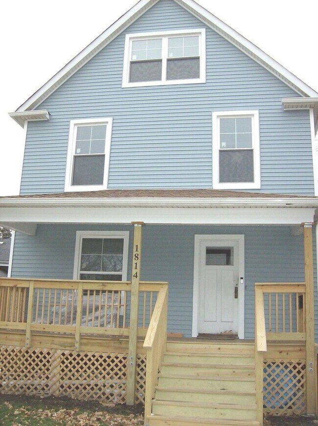Building Photo - 1814 Lake St