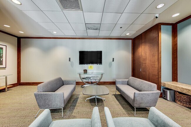 Building Photo - 222 N Columbus Dr