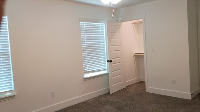 Building Photo - 2141 Bluebonnet Ln