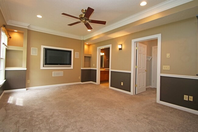 Building Photo - 155 Chelsea Cir