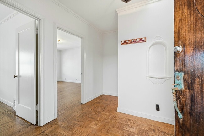 Building Photo - 685 47th Ave