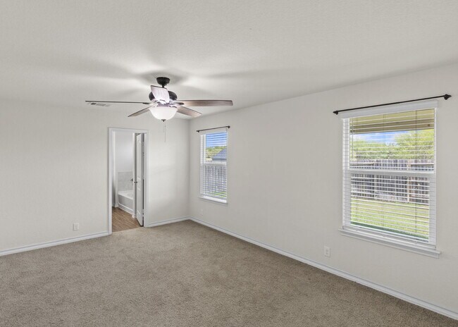 Building Photo - "4-Bedroom Haven in Cibolo with Spacious Living!"