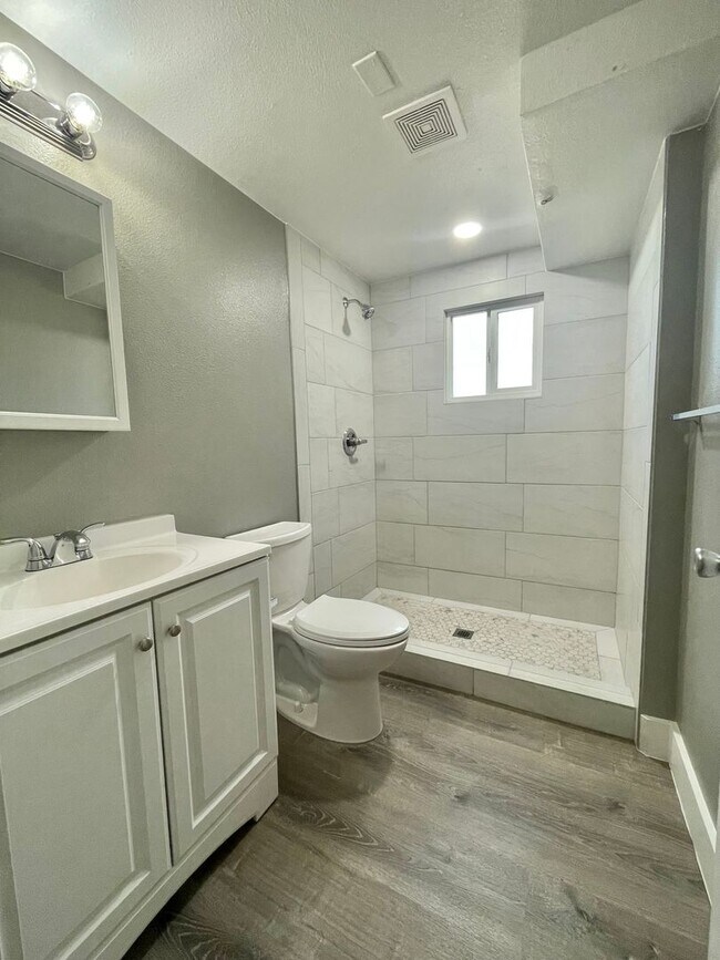 Building Photo - 3-4 Bed standalone