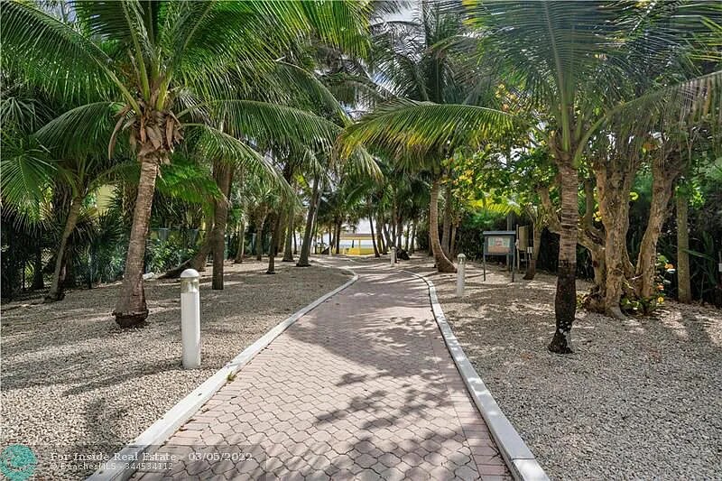 El Mar Beach Club - 1391 S Ocean Blvd