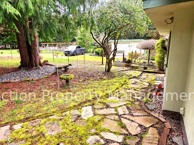 Building Photo - Furnished cabin on 3 acres, in Sequim