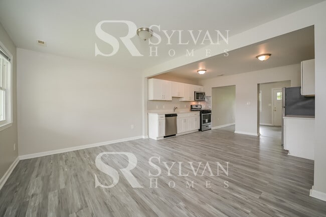 Building Photo - Charming 3BR 2BA home