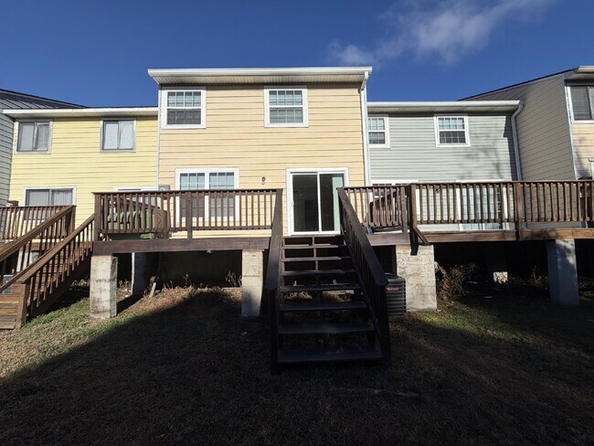 Building Photo - Townhouse for Rent