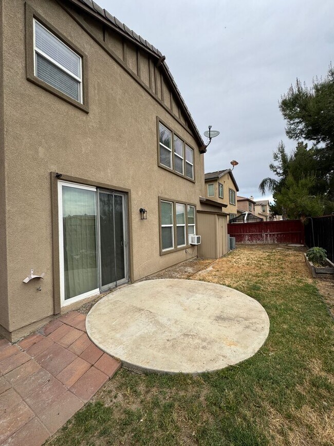 Building Photo - Spacious 3-Bed Lakeview Home with Loft & Community Amenities