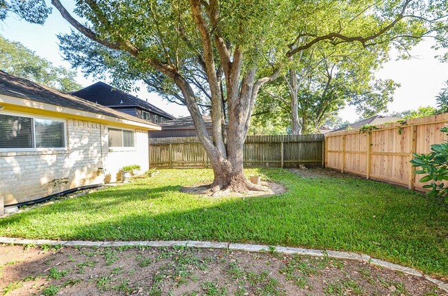 Building Photo - 2731 River Birch Dr