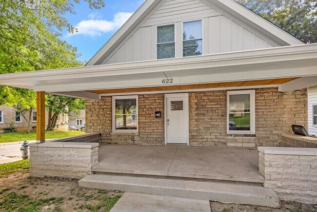 Primary Photo - 622 N Washington St