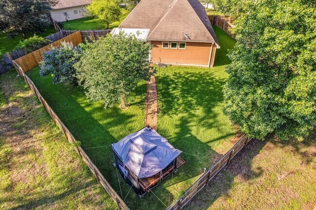 Building Photo - 976 Northampton Dr