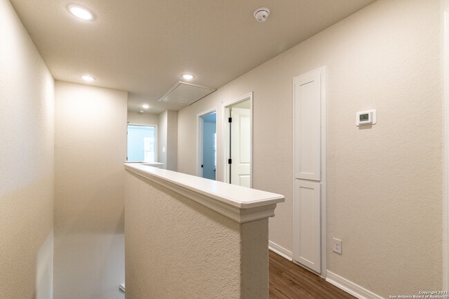 Building Photo - 10351 Lynwood Crk