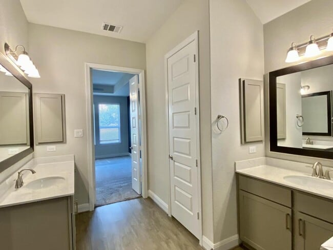 Building Photo - 24914 Resort Pkwy