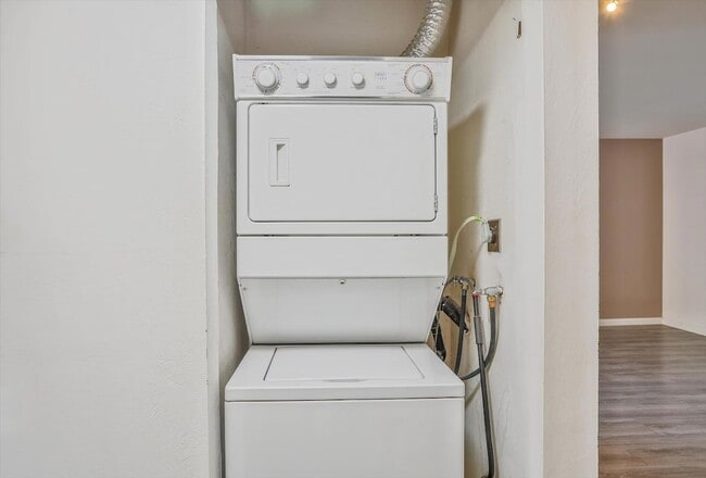 Building Photo - 5901 Casa Alegre