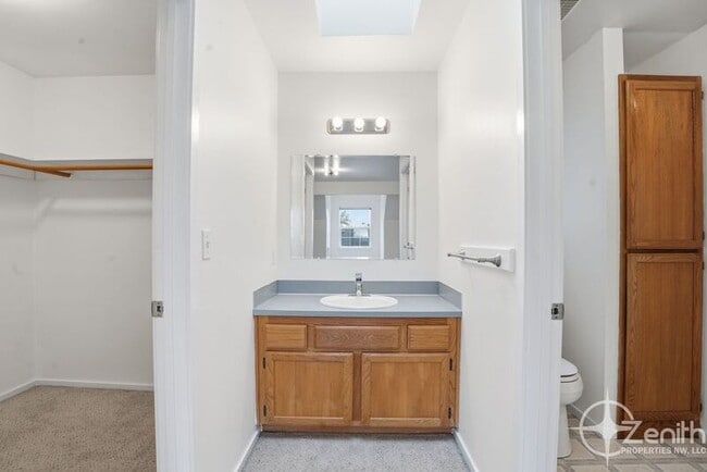 Building Photo - 419 NE 7th Ave