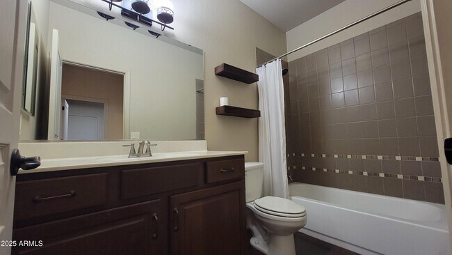 Building Photo - 333 Bainbridge Dr
