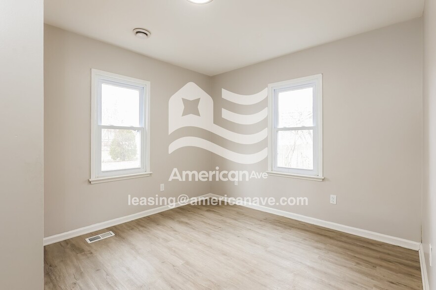 Building Photo - 1695 Moorhouse St