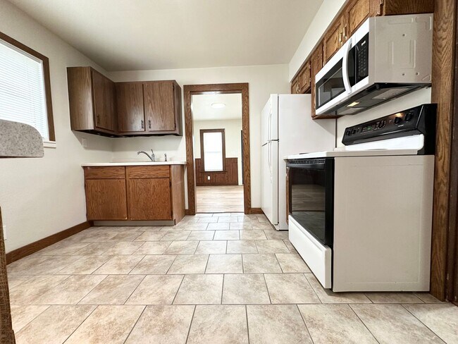 Building Photo - 1824 22nd St