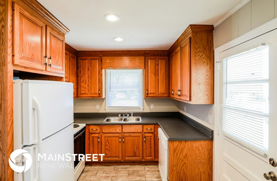 Building Photo - 131 Mears St