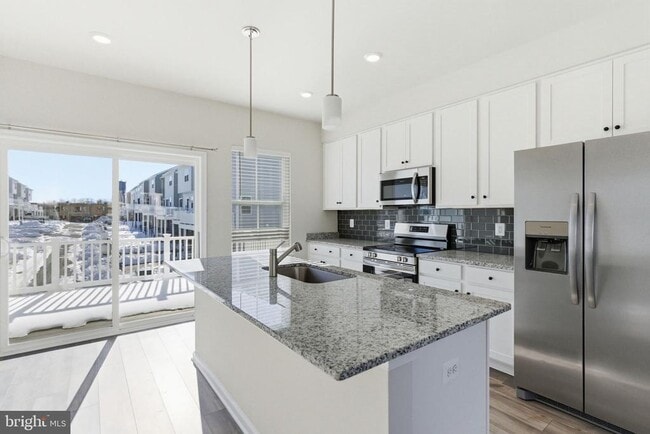 Building Photo - 406 18th Ave