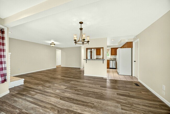 Building Photo - Unfurnished Light-Filled, Beautifully Updated 3-Bedroom Home in Jacksonville